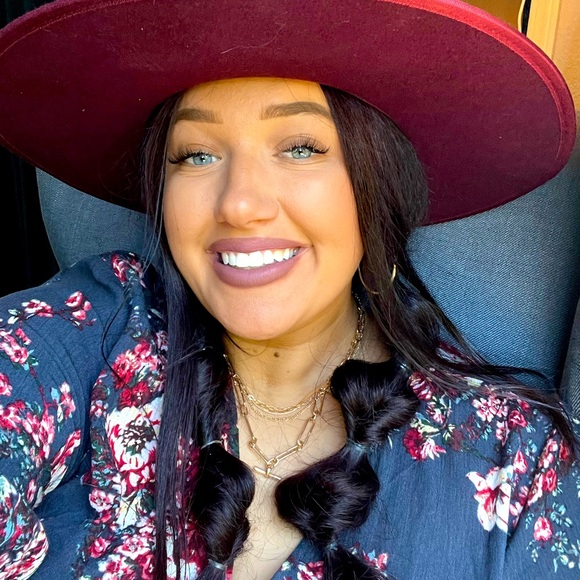 Meet your Posher, Ashley - Picture 1 of 1